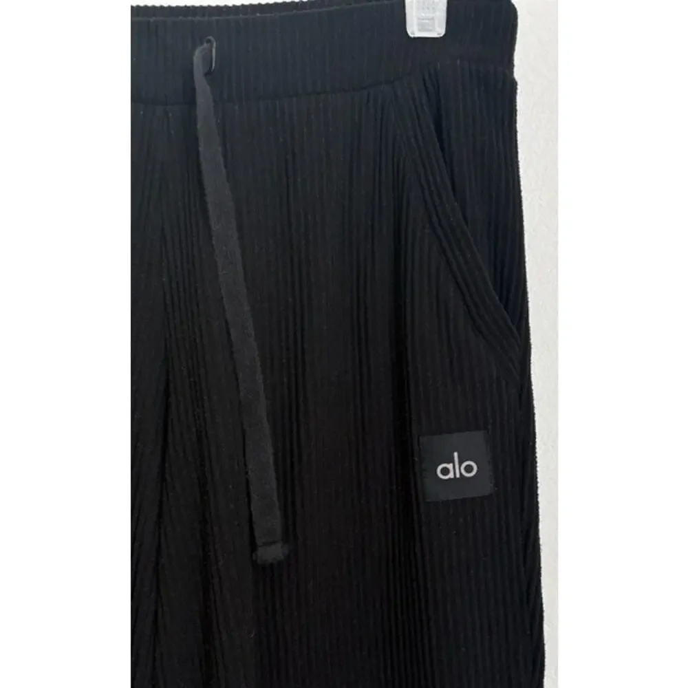 ALO Yoga Muse Ribbed Joggers in Black